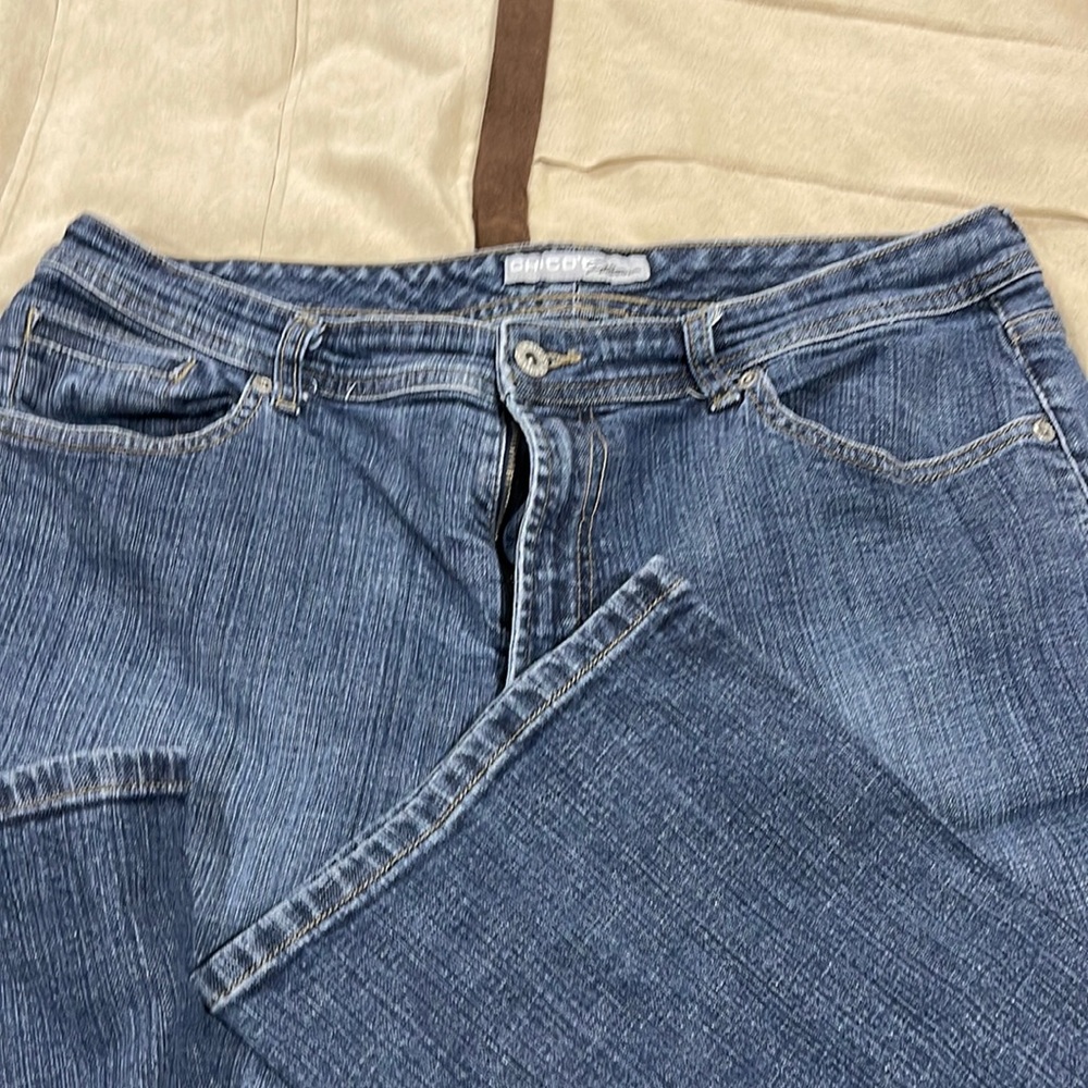 Chicos Platinum Crops size 2.5